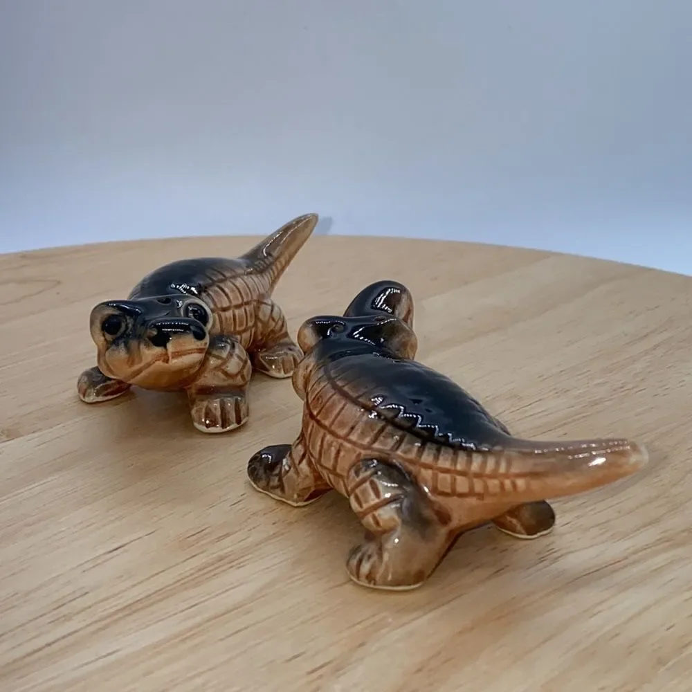 Vintage Elvin Crocodile Salt and Pepper Shakers Ceramic Hand Painted